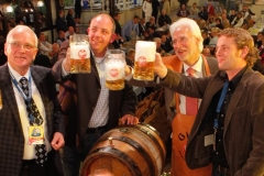 HannoverOktoberfestFassanstich, Prominente, Umzug(Foto/Rainer Surrey)
